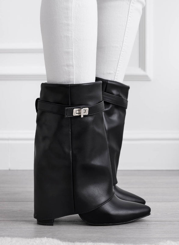 BROKEN - Black ankle boots with cuff