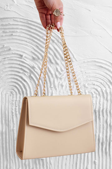 Bolso de mano beige B217 con cadena dorada