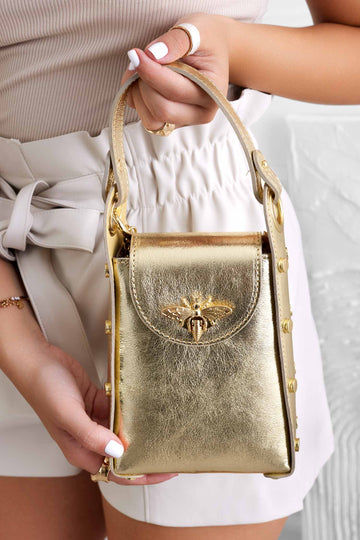 Bolso de mano dorado metalizado con tachuelas y correa extraíble