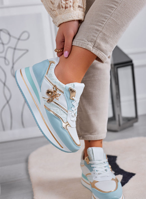 CARMEN - Zapatillas azules con aplique de joya dorado
