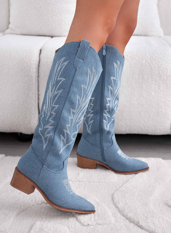 Botas camperas azul vaquero con bordado