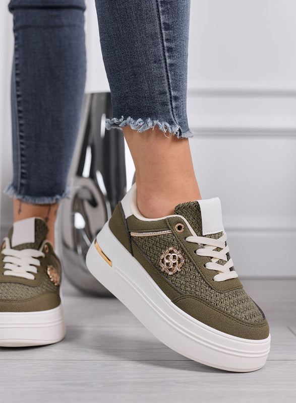CLARA - Zapatillas verdes con plataforma, inserciones entrelazadas y detalles dorados