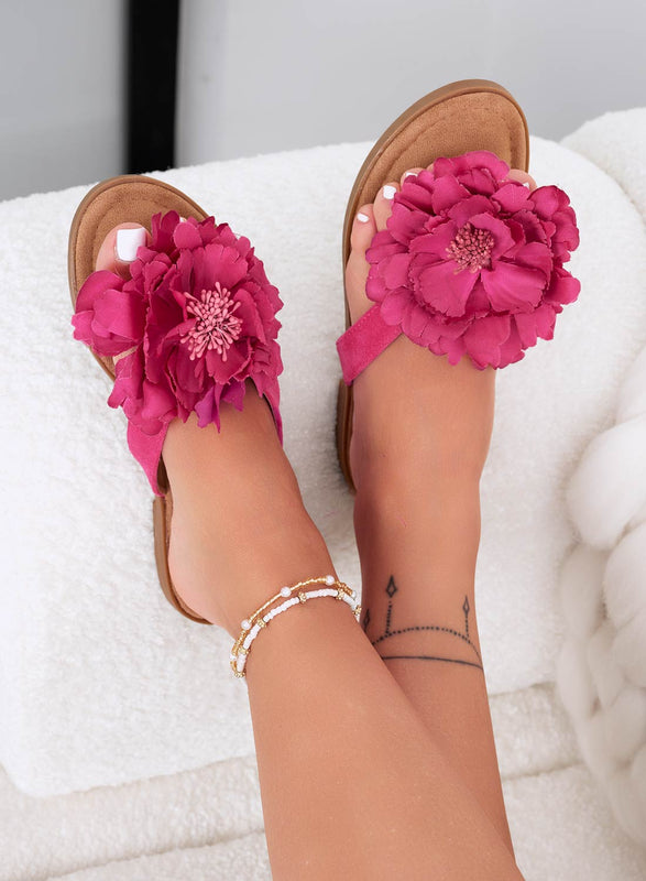 CLARISSA - Sandalias chanclas fucsia con flor aplicada