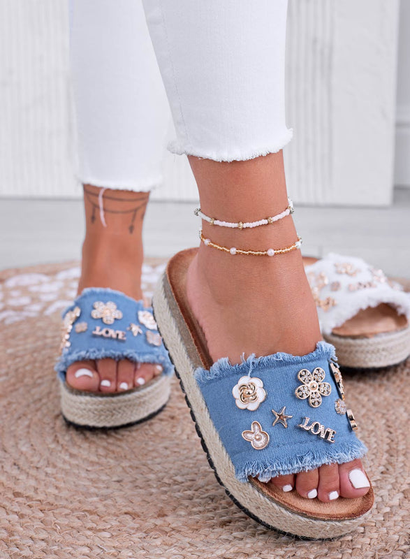 COLEEN - Sandalias tipo zapatilla azul denim con aplicaciones doradas