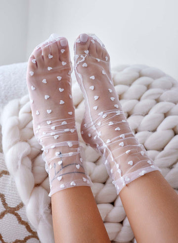 Calcetines de tul blancos con corazones