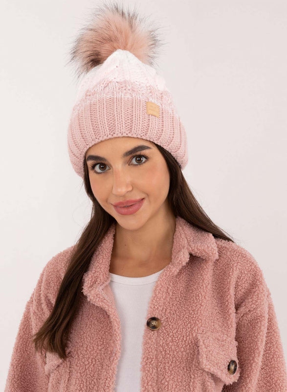 Sombrero rosa con acolchado interno y pompón