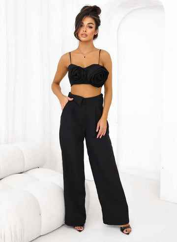 Conjunto de dos piezas negro con top y pantalón