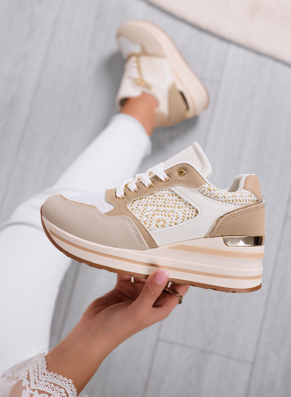 ELLY - Zapatillas beige con cuña y detalles bordados