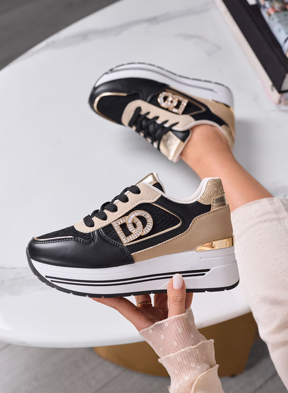 ESTER - Zapatillas negras con plataforma, detalles dorados y logotipo joya