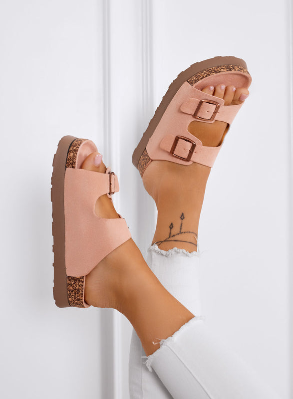 INES - Sandales mules roses en daim avec boucles et semelle confort en liège