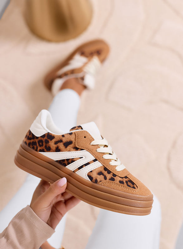 JOLENE - Zapatillas camel con detalles animal print y suela plataforma