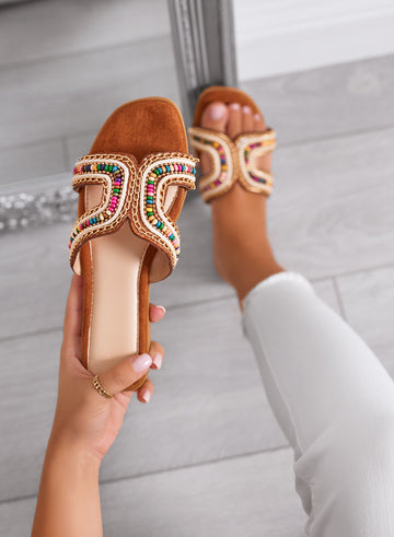 KARMEN - Sandales camel mules plates avec perles multicolores et détails dorés