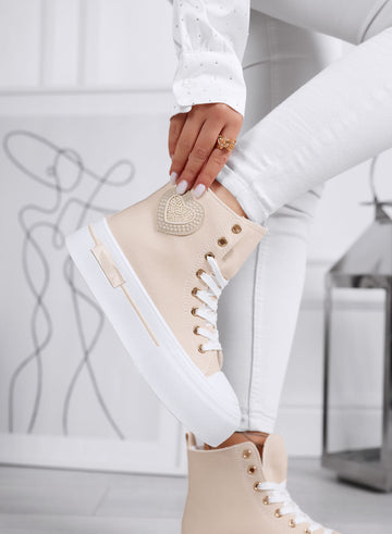 LARA - Zapatillas altas beige con suela platform y aplicación de corazón