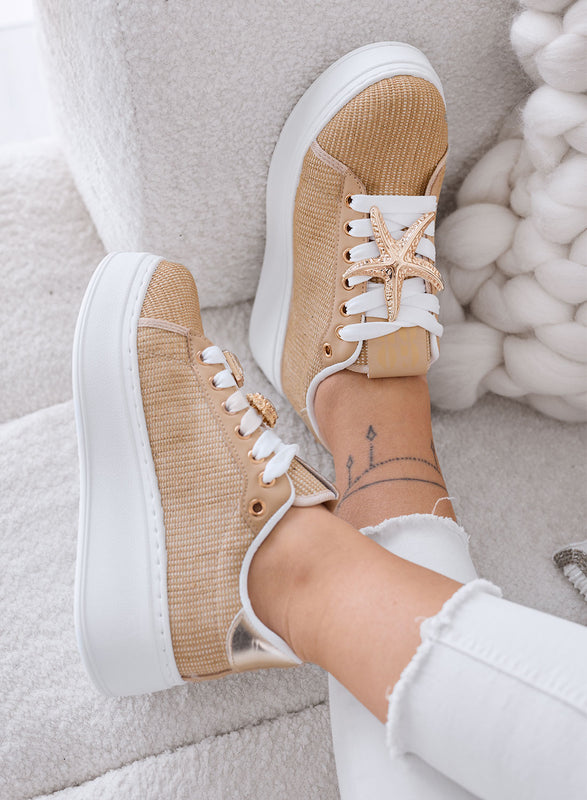 LINDA - Zapatillas beige con apliques de joya dorados y suela plataforma