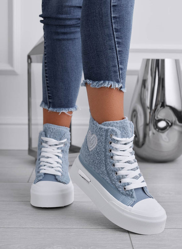 LIVIA - Zapatillas altas de pelo sintético azul con corazón plateado