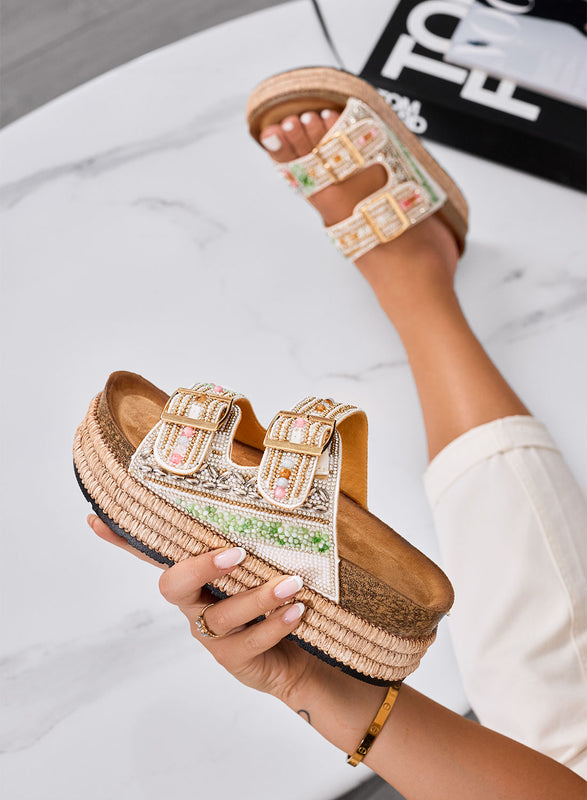 LOGAN - Sandali bianchi Ciabatte platform con perline colorate e strass