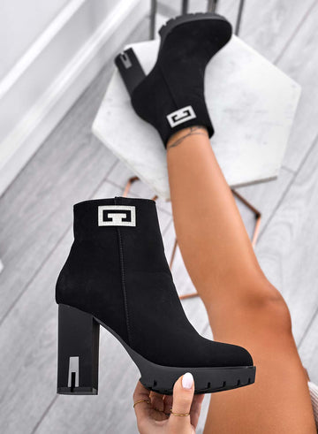 LORENZA - Botines negros con tacón alto y adorno de joya