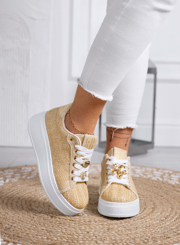 MARISA - Zapatillas beige con plataforma y detalle joya
