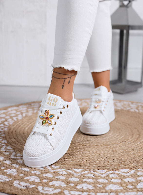 MARISA - Zapatillas blancas con plataforma y detalle joya