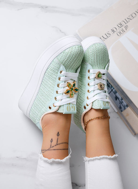 MARISA - Zapatillas verde menta con plataforma y detalle joya