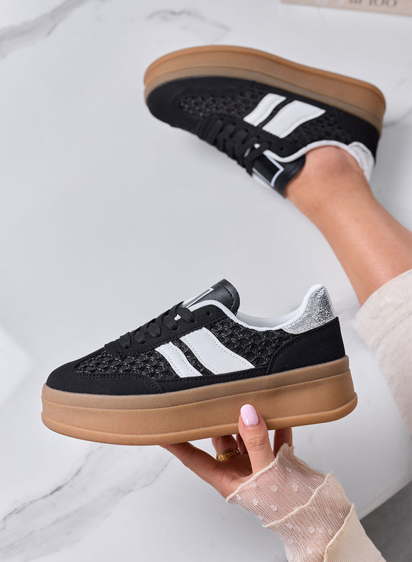 MARISOL - Baskets noires avec empiècements blancs et semelle en caoutchouc