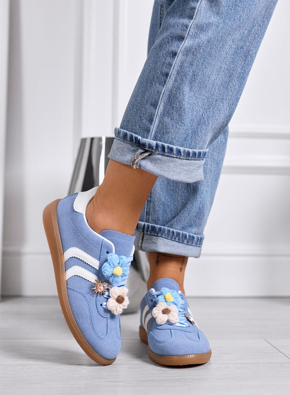 MELISSA - Blue and beige sneakers with crochet flowers