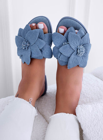 MELODY - Sandalias tipo zapatilla vaquera azul con flor aplicada