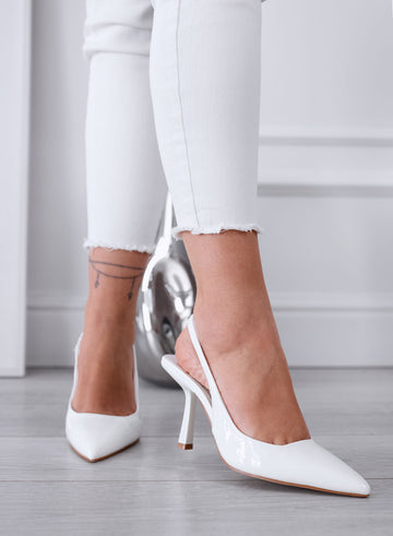 NAOMI - Zapatos destalonados blancos de charol con punta y tacón