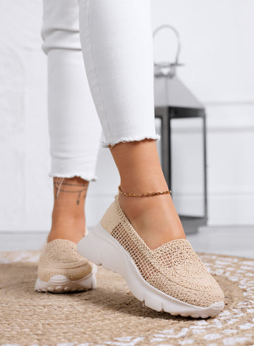 NASTIA - Mocasines beige tipo slip-on calados en crochet con suela chunky blanca
