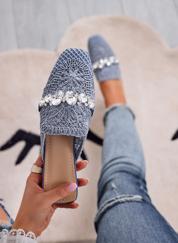 ORIETTA - Sabot en encaje azul con strass y punta cuadrada