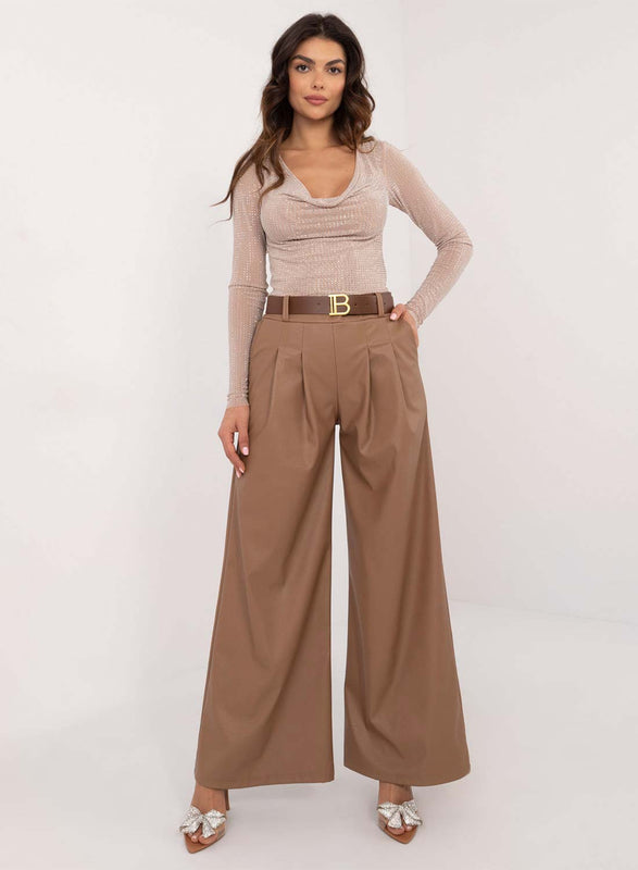Pantalon évasé en similicuir couleur boue