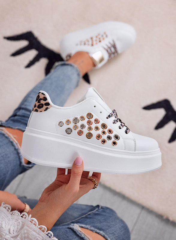RAFFAELLA - Zapatillas blancas perforadas con ojales e insertos de estampado animal print