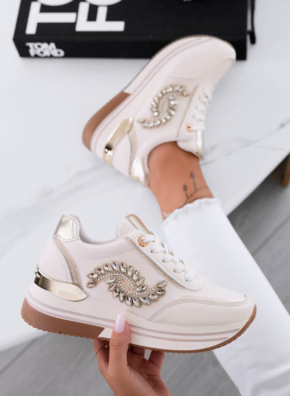 REGINA - Deportivas beige con aplicación de joya dorada