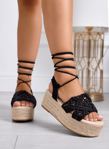 ROBIN - Sandalias alpargatas negras con cuña e incrustaciones de macramé