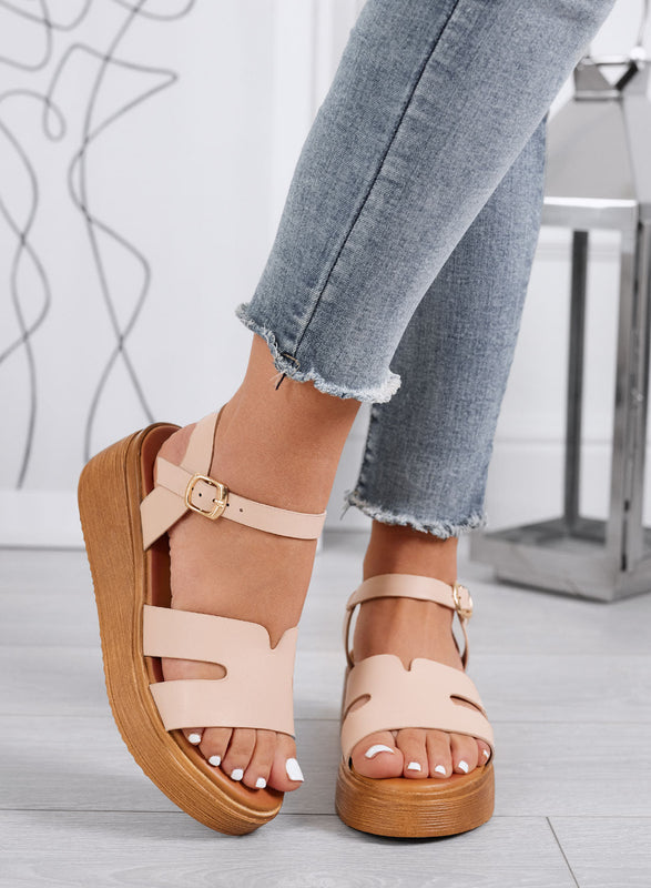 SAMUELA - Sandalias beige con cuña y correa ajustable