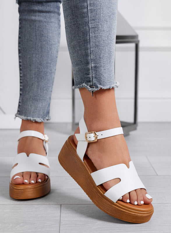 SAMUELA - Sandalias blancas con cuña y correa ajustable