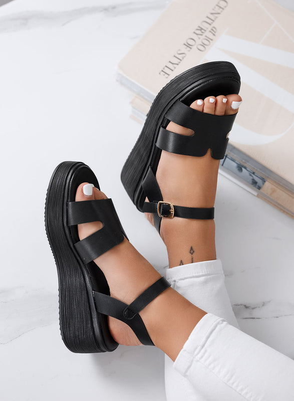 SAMUELA - Sandalias negras con cuña y correa ajustable