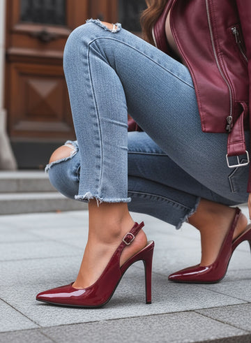 SHADOW - Salón burdeos de charol con correa slingback y tacón de 12 cm