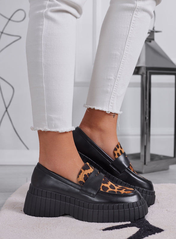 SIRIA - Mocasines plataforma negros con inserto animal print leopardo