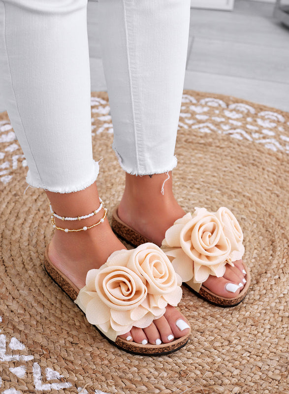 SUMMER - Sandalias beige tipo chancla con flores aplicadas