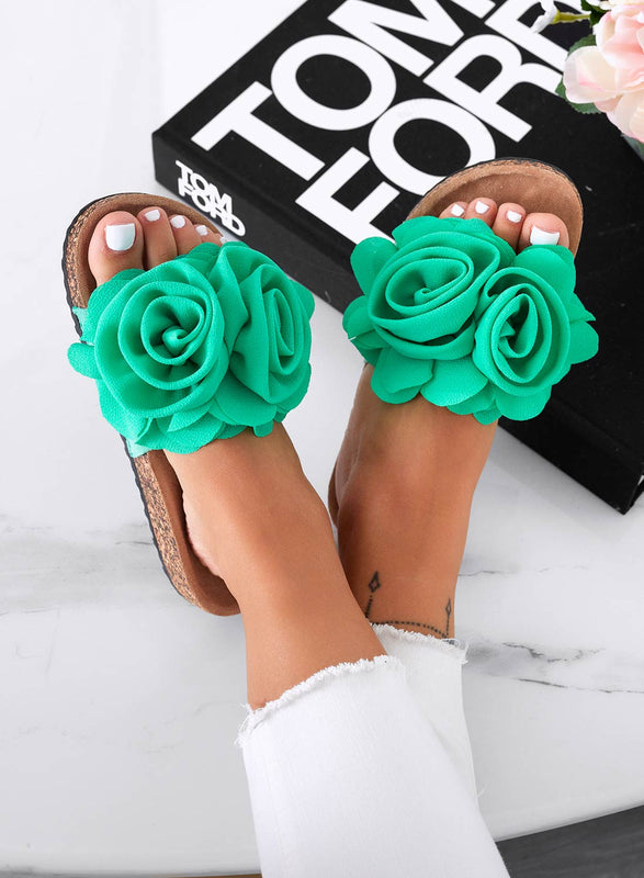 SUMMER - Sandalias tipo zapatilla en verde con flores aplicadas