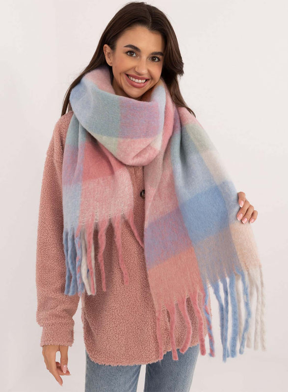 Bufanda oversize en tonos rosa y azul