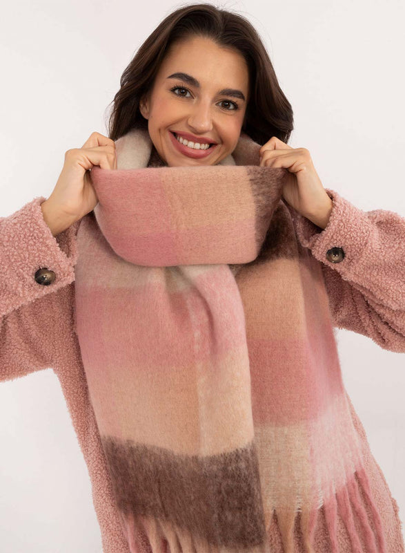 Bufanda oversize en tonos rosa empolvado