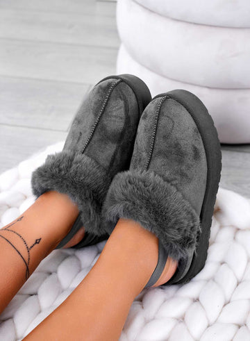 Slippers with padding and elastic on the back