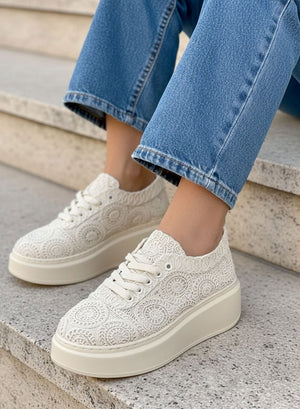 VALERIA - Zapatillas beige de encaje con plataforma alta