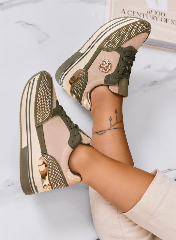 XIOMARA - Zapatillas verdes con plataforma, detalles dorados y strass