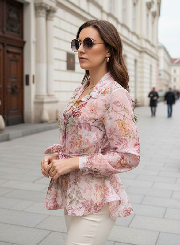 Chemise rose florale avec ceinture à la taille et volants