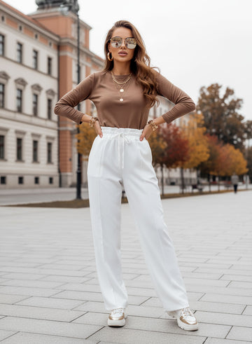 Pantalone bianco con molla e laccio in vita