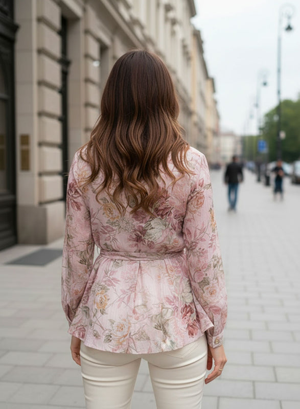 Chemise rose florale avec ceinture à la taille et volants