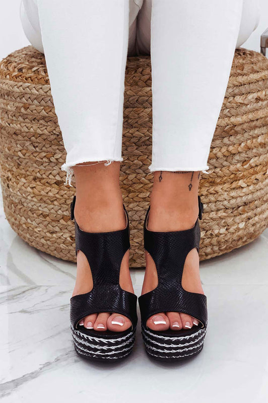 Sandalias negras con cuña e inserciones de cuerda plateada